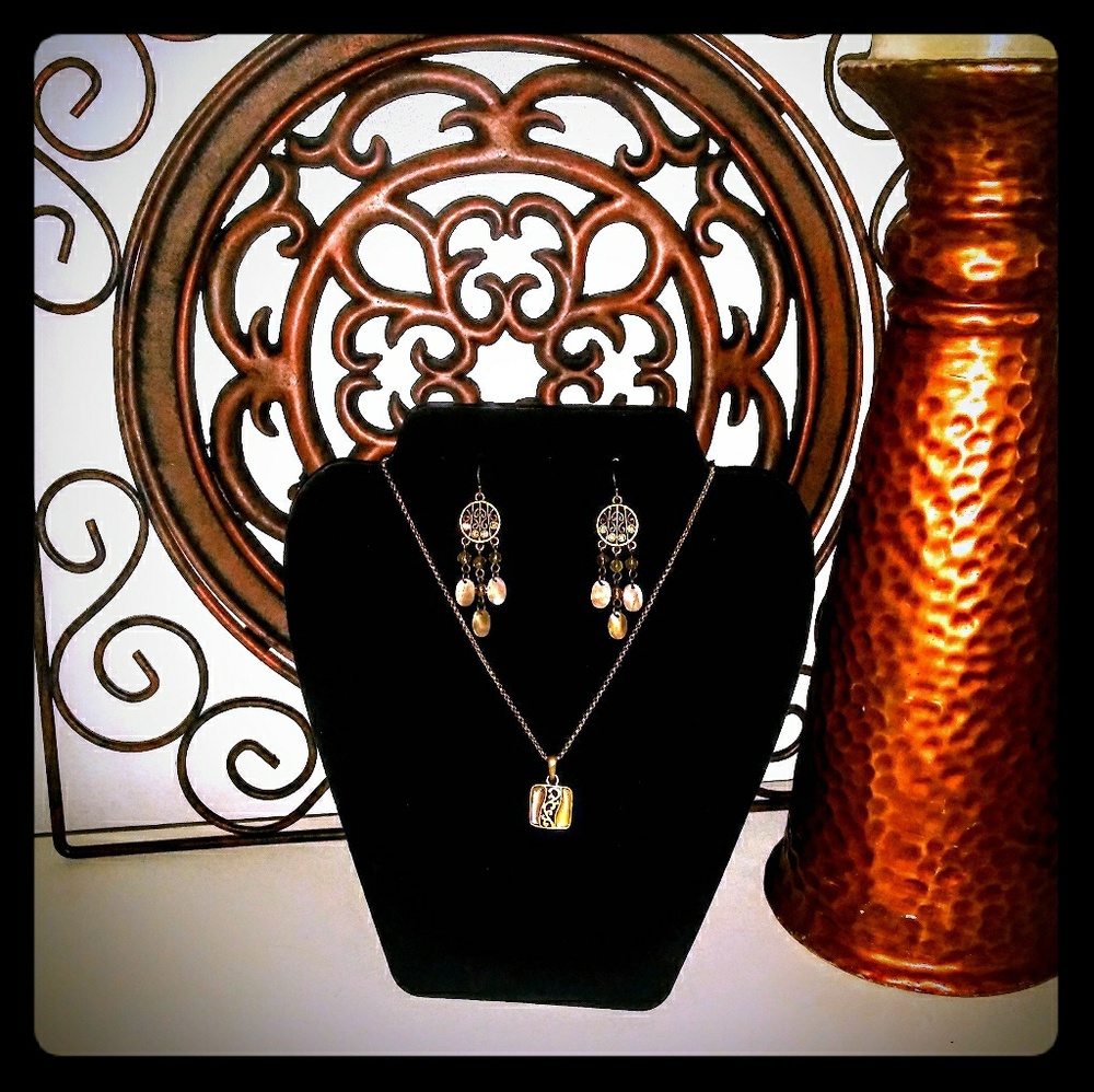 **NWT** Mother of Pearl Jewelry Set